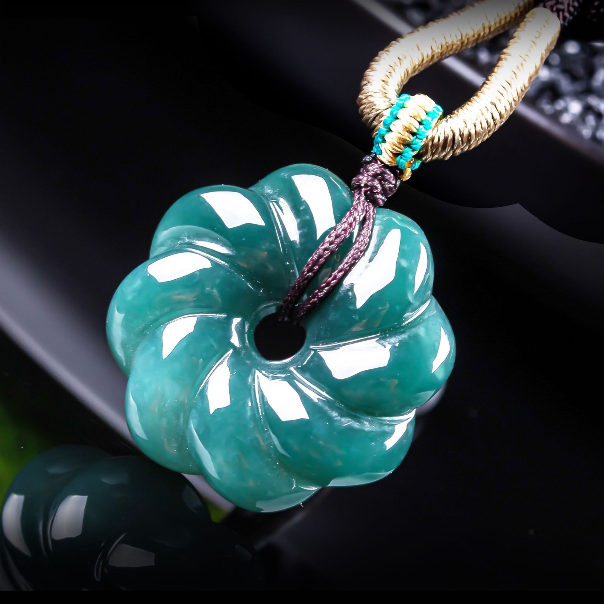 Natural Burmese Jadeite Flower - Women'S Accessories And Jewelry recension och pris