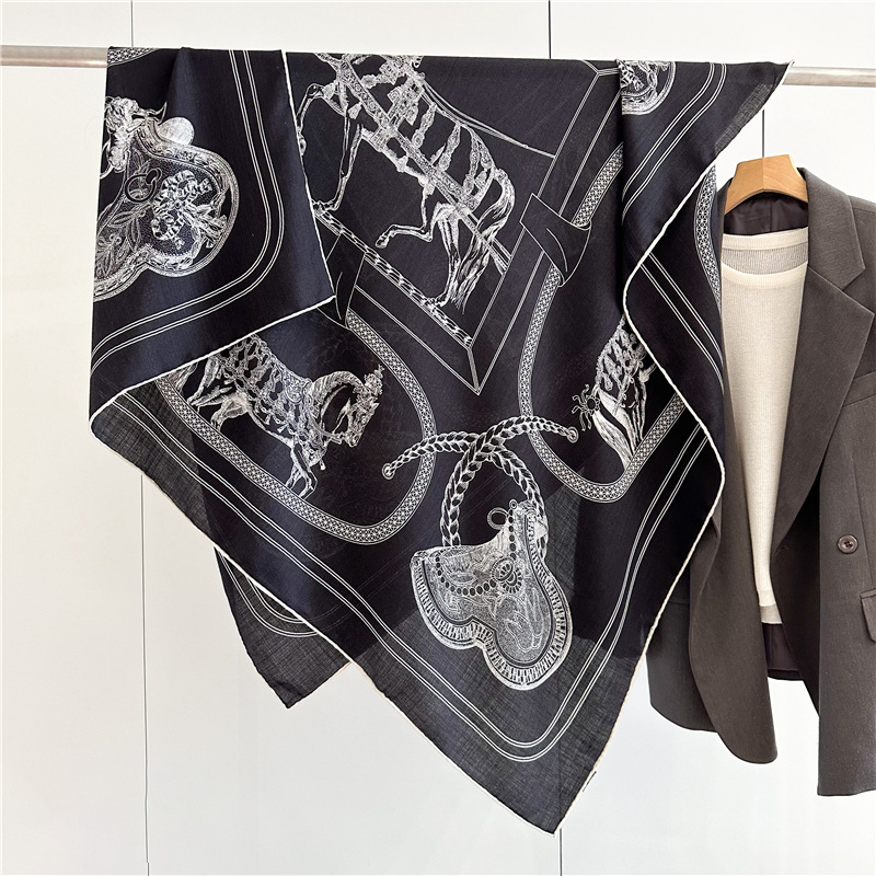 Black Horse Wool Silk Blend Sc - Women Accessories Brands recension och pris