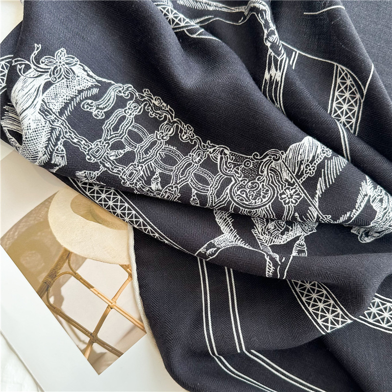 Black Horse Wool Silk Blend Sc - Women Accessories Brands recension och pris