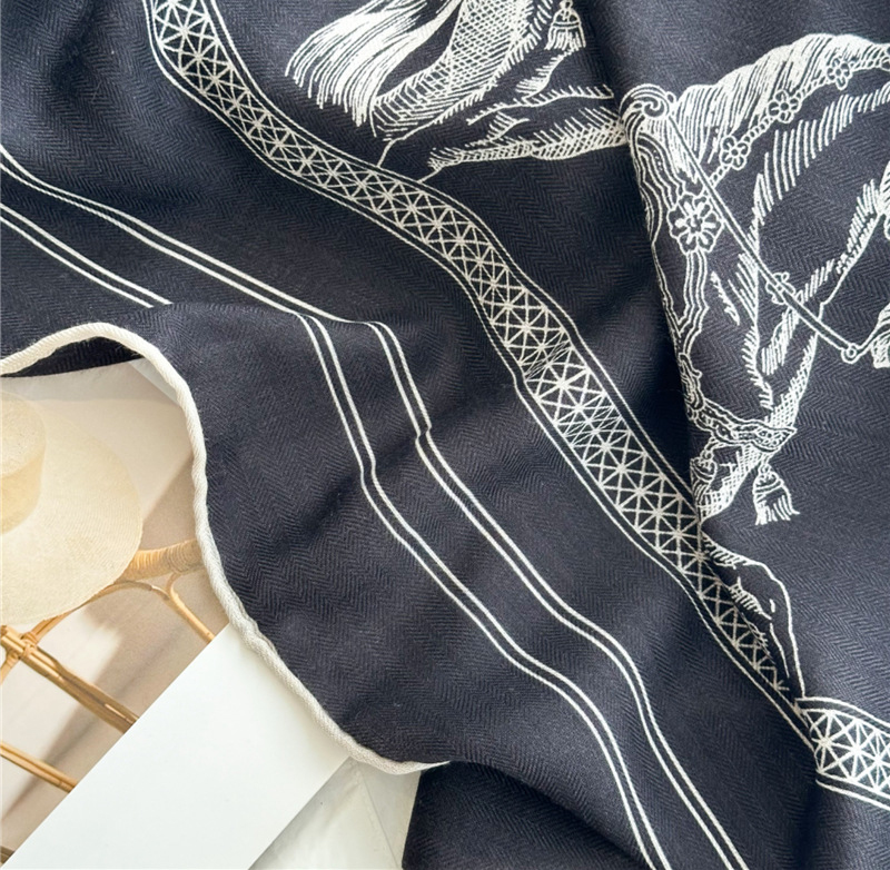 Black Horse Wool Silk Blend Sc - Women Accessories Brands recension och pris