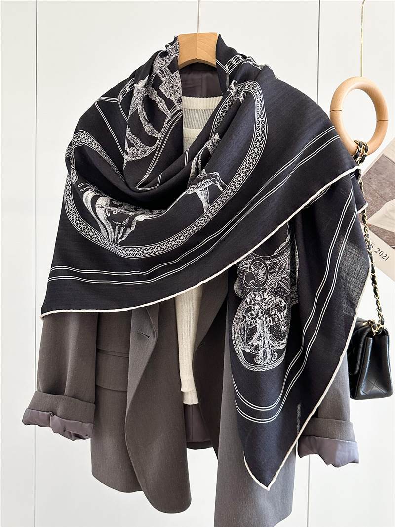 Black Horse Wool Silk Blend Sc - Women Accessories Brands recension och pris